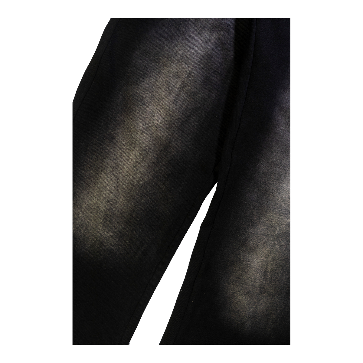 5Loop 5ivFaded sweatpants, close-up of the sun-faded fabric and leg seams